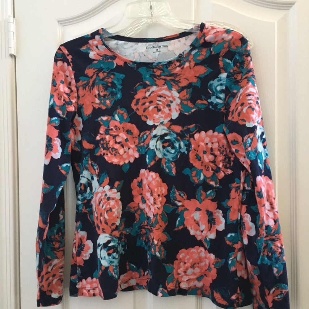 FINAL MARKDOWN Ladies Croft & barrow long sleeved tee medium